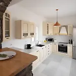 Mira Paros - Luxury Parászporosz