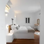 Mira Paros - Luxury